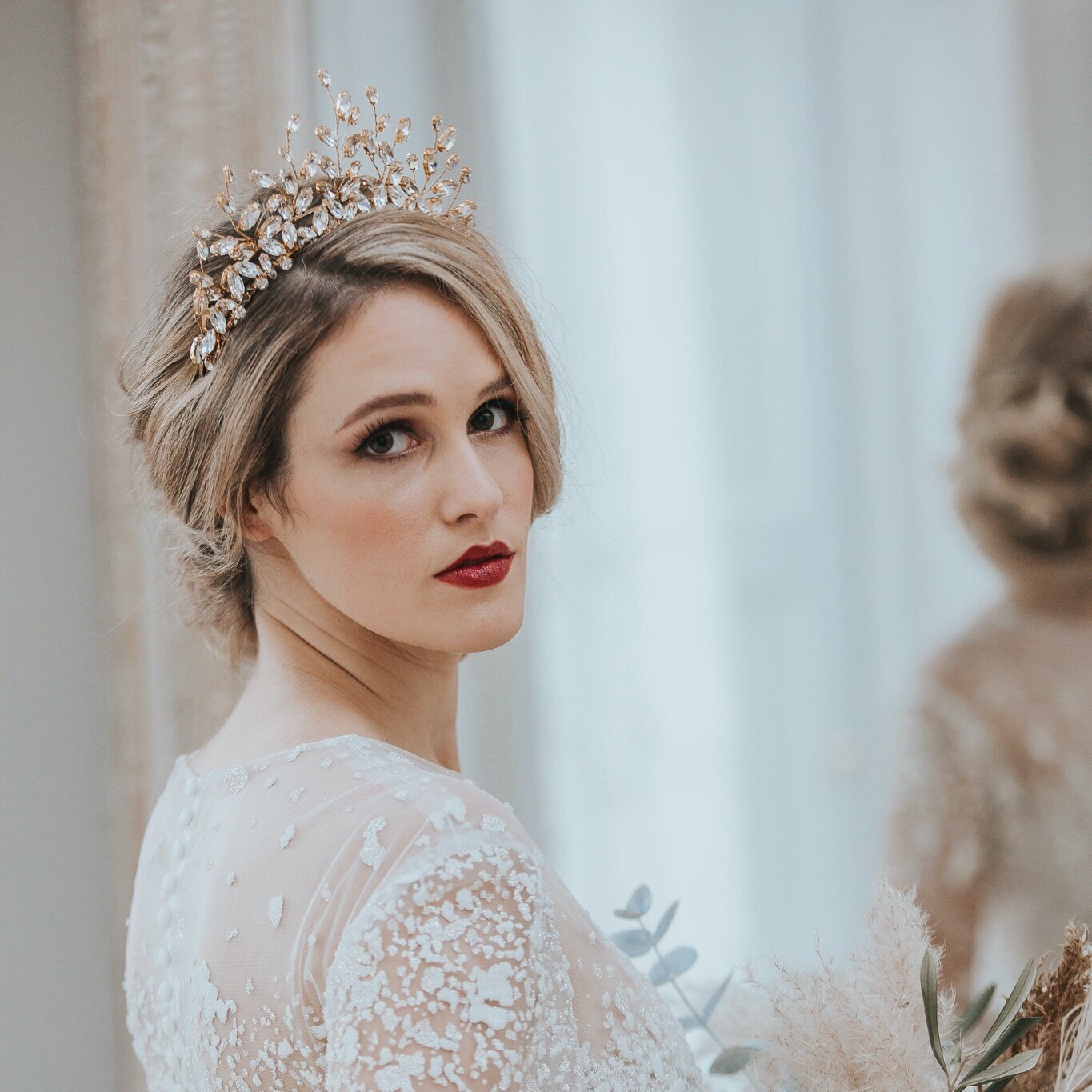 AGNES Modern Crown 4