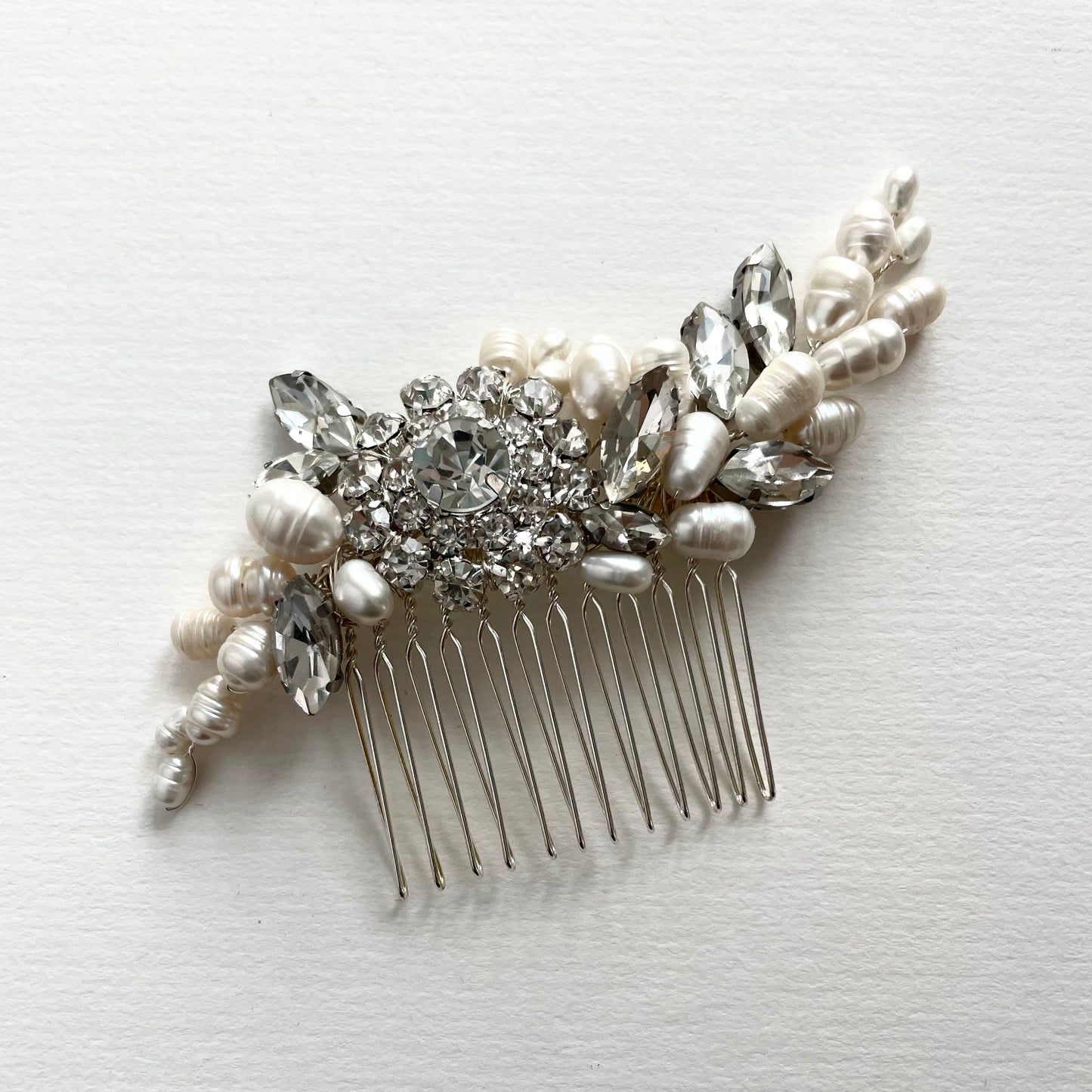 CAVENDISH + PEARLS | Bridal Comb with keshi pearls