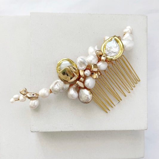 QUINN | Pearl Bridal Comb of keshi pearl and gold details