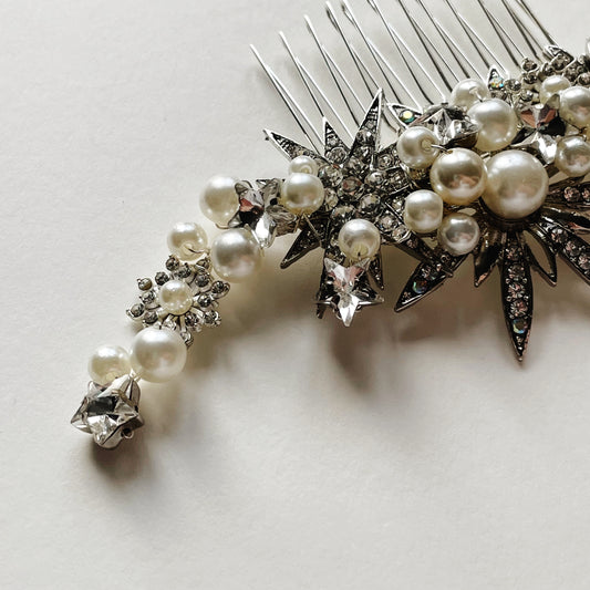 RHEA | Bridal Comb with stars and round pearls details