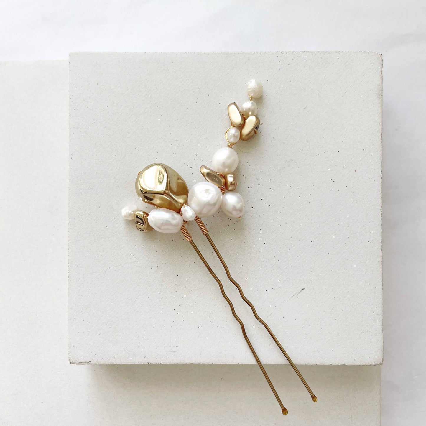 EDEN | Bridal Hairpin with keshi pearls and gold details